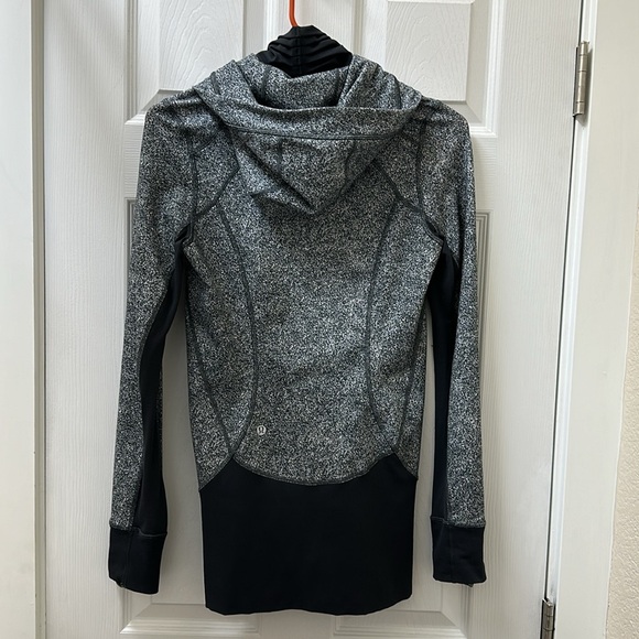Lululemon Daily Practice Jacket
Rio Mist White Black / Deep Coal - Picture 11 of 16